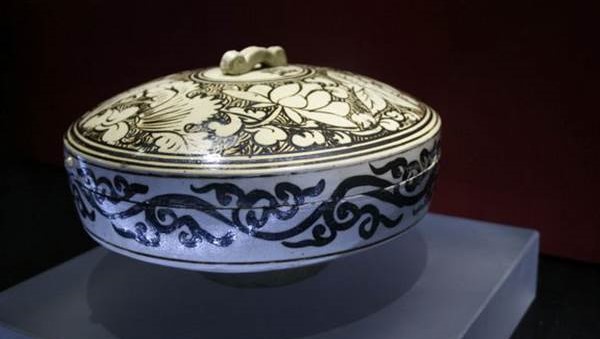 Pesona Keramik dan Porselen Kuno Sebagai Barang Antik